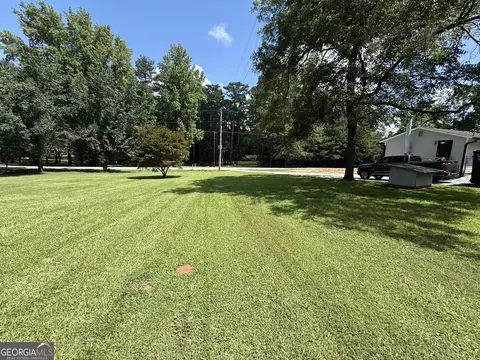 Exterior - 42 Rustic Rd, Stockbridge, GA 30281 photo 2 of 9