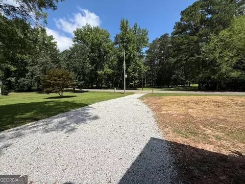 Exterior - 42 Rustic Rd, Stockbridge, GA 30281 photo 3 of 9