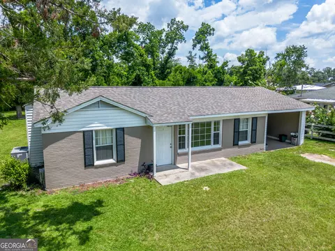 10 Pecan Dr, Hazlehurst, GA 31539