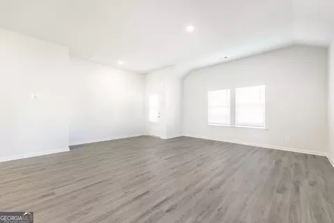 Living - 110 Monroe Ct, Byron, GA 31008 photo 1 of 4