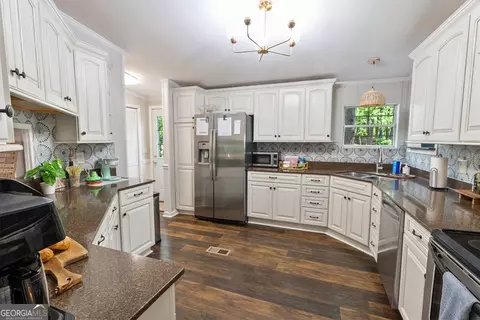 Kitchen - 414 Lakeside Trl, Toccoa, GA 30577 photo 1 of 2