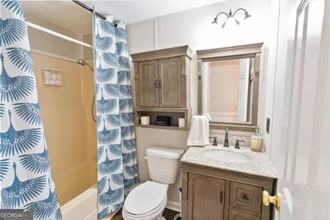 Bath - 414 Lakeside Trl, Toccoa, GA 30577 photo 2 of 2