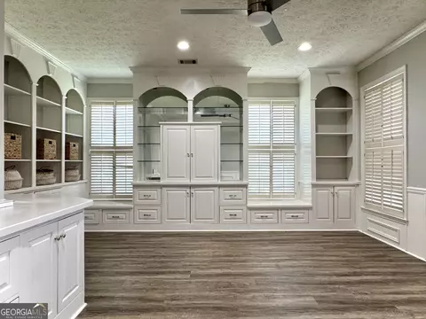 Living - 805 Camellia Dr, Lagrange, GA 30240 photo 3 of 4