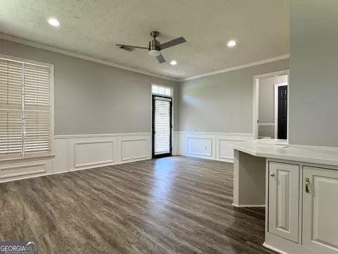 Living - 805 Camellia Dr, Lagrange, GA 30240 photo 4 of 4