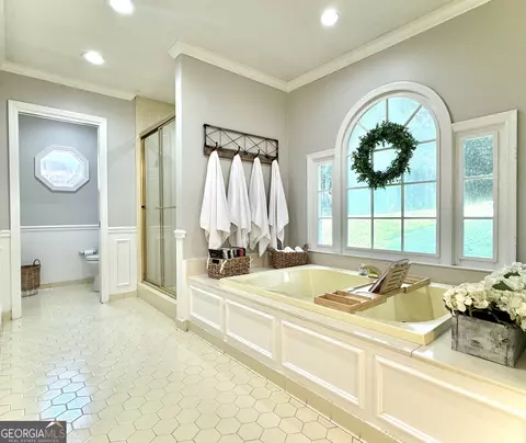 Bath - 805 Camellia Dr, Lagrange, GA 30240 photo 2 of 5