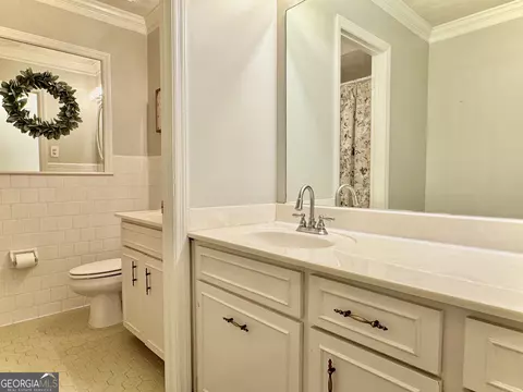 Bath - 805 Camellia Dr, Lagrange, GA 30240 photo 4 of 5