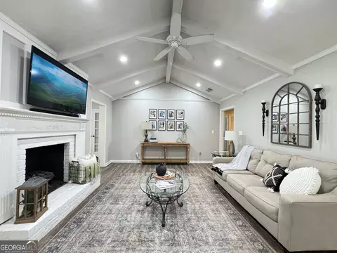 Living - 805 Camellia Dr, Lagrange, GA 30240 photo 2 of 4