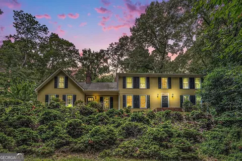 3656 Rainbow Cir, Snellville, GA 30039