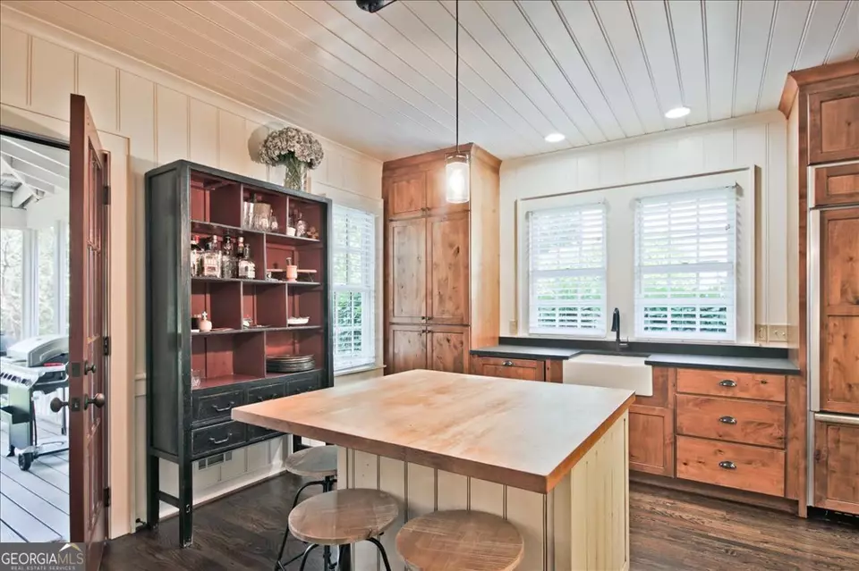 Kitchen - 109 Coneflower Ln, Toccoa, GA 30577 photo 3 of 4