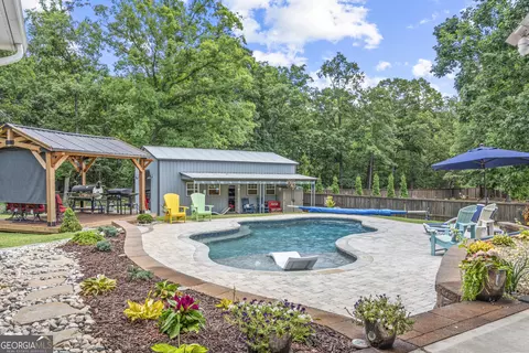 Exterior - 218 Willow Ridge Ln, Jackson, GA 30233 photo 2 of 15