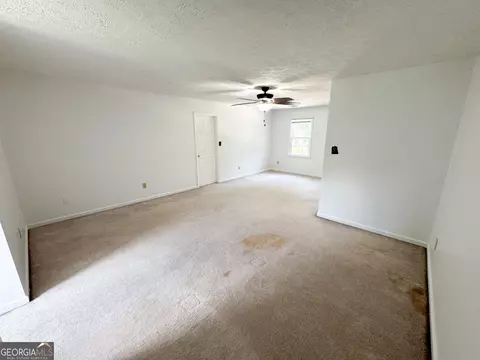 Living - 2995 Hogansville Rd, Lagrange, GA 30241 photo 4 of 5