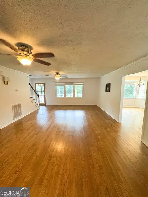 Living - 2995 Hogansville Rd, Lagrange, GA 30241 photo 3 of 5