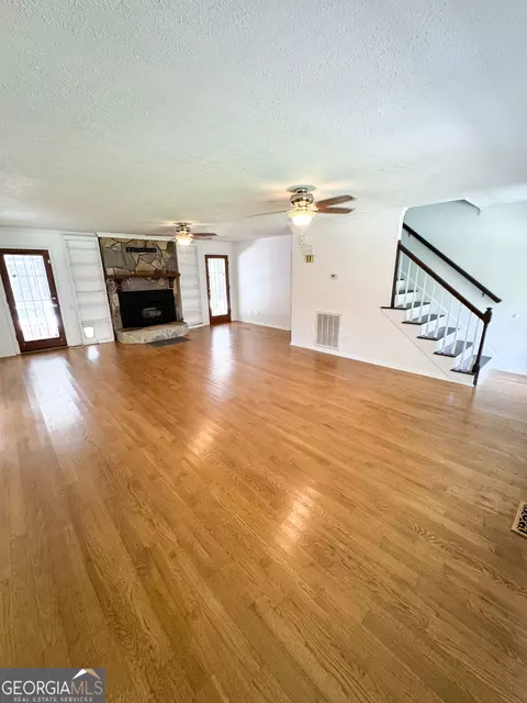 Living - 2995 Hogansville Rd, Lagrange, GA 30241 photo 1 of 5