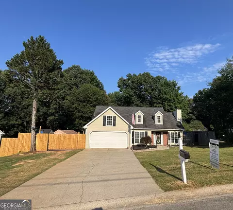 4872 Hunt Club Dr, Flowery Branch, GA 30542