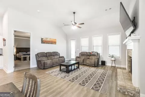 Entry Way - 114 Silverside Dr, Perry, GA 31069 photo 6 of 7