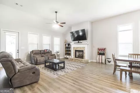 Living - 114 Silverside Dr, Perry, GA 31069 photo 1 of 1