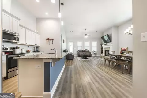 Entry Way - 114 Silverside Dr, Perry, GA 31069 photo 3 of 7