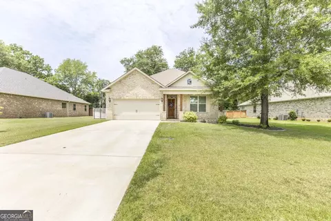 Exterior - 114 Silverside Dr, Perry, GA 31069 photo 3 of 9