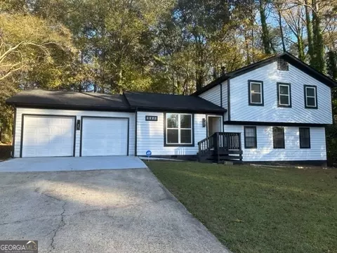 6880 Cumberland Cir, Riverdale, GA 30296
