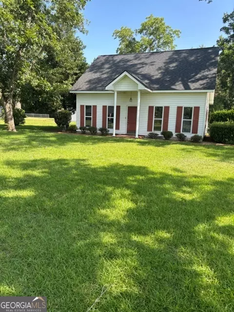 29 Grove Ln, Claxton, GA 30417