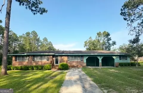 220 Morningside Dr, Swainsboro, GA 30401