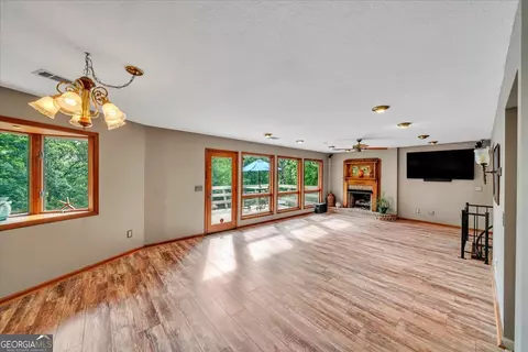 Living - 200 Oak Forest Ln, Warner Robins, GA 31088 photo 3 of 10