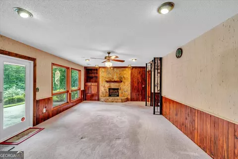 Living - 200 Oak Forest Ln, Warner Robins, GA 31088 photo 8 of 10