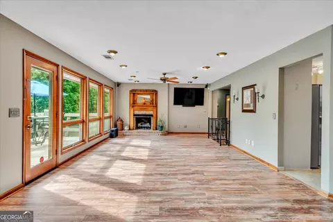 Living - 200 Oak Forest Ln, Warner Robins, GA 31088 photo 4 of 10
