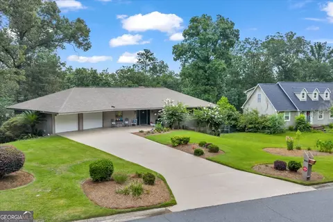 Exterior - 200 Oak Forest Ln, Warner Robins, GA 31088 photo 4 of 23