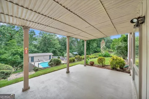Exterior - 200 Oak Forest Ln, Warner Robins, GA 31088 photo 8 of 23