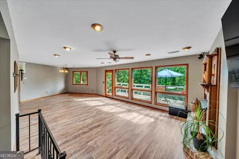 Living - 200 Oak Forest Ln, Warner Robins, GA 31088 photo 1 of 10