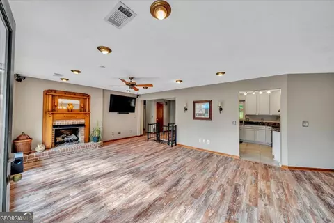 Living - 200 Oak Forest Ln, Warner Robins, GA 31088 photo 5 of 10