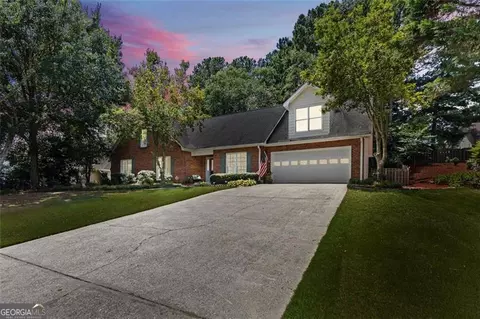 1082 Sunny Glenn Ct, Lawrenceville, GA 30043