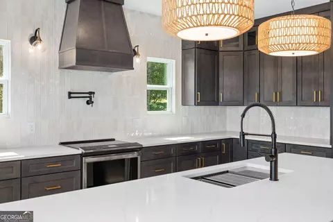 Kitchen - 103 Planters Pointe Ct, Baldwin, GA 30511 photo 6 of 7