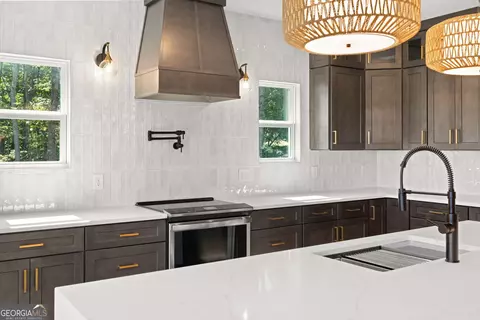 Kitchen - 103 Planters Pointe Ct, Baldwin, GA 30511 photo 5 of 7
