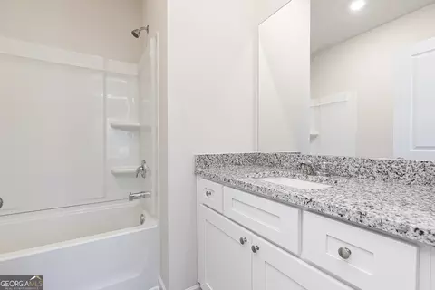 Bath - 226 Rooker Dr, Lagrange, GA 30241 photo 2 of 4