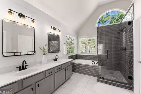 Bath - 7210 Devonhall Way, Duluth, GA 30097 photo 3 of 5