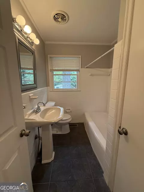 Bath - 110 Dogwood Dr, Lagrange, GA 30241 photo 1 of 2