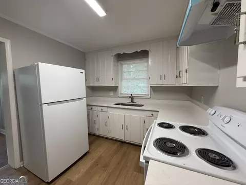 Kitchen - 110 Dogwood Dr, Lagrange, GA 30241 photo 4 of 4