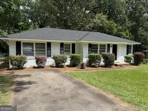 Exterior - 110 Dogwood Dr, Lagrange, GA 30241 photo 1 of 5