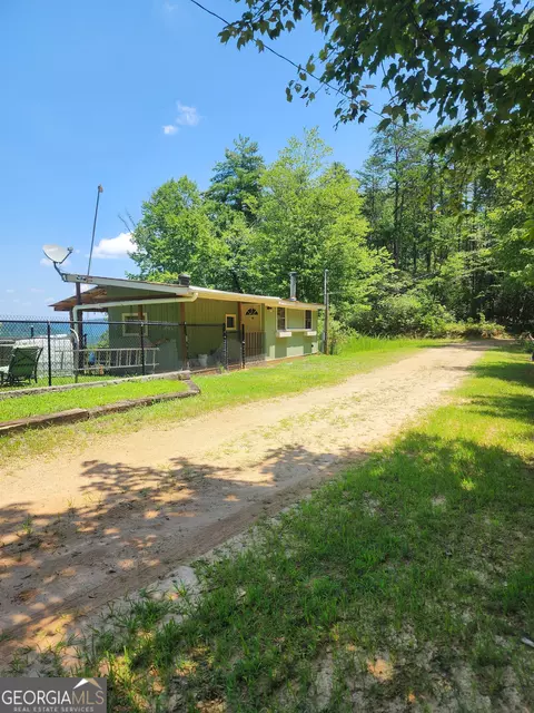 568 Yonah Lake Rd, Toccoa, GA 30577