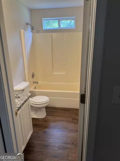Bath - 454 Old Tree Dr, Jackson, GA 30233 photo 1 of 3