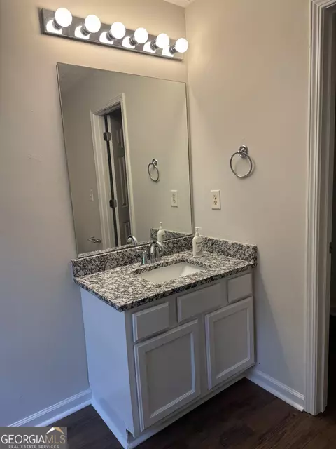 Bath - 454 Old Tree Dr, Jackson, GA 30233 photo 3 of 3