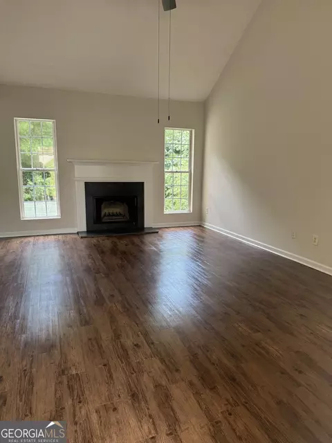 Living - 454 Old Tree Dr, Jackson, GA 30233 photo 2 of 3