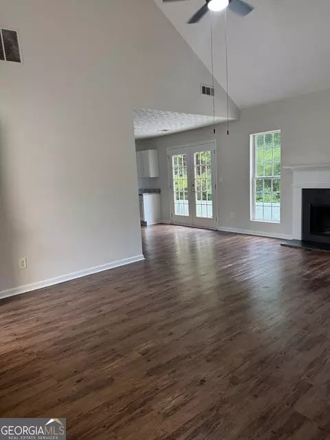 Living - 454 Old Tree Dr, Jackson, GA 30233 photo 3 of 3