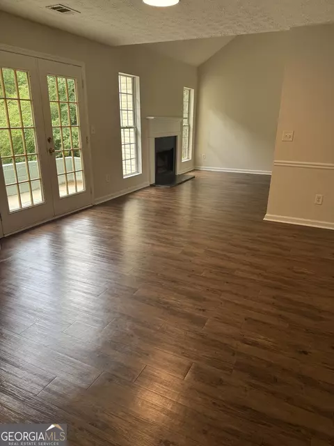 Living - 454 Old Tree Dr, Jackson, GA 30233 photo 1 of 3