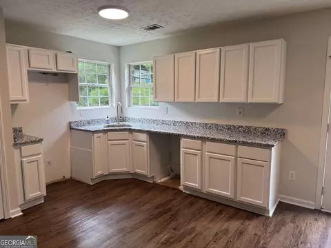 Kitchen - 454 Old Tree Dr, Jackson, GA 30233 photo 1 of 1