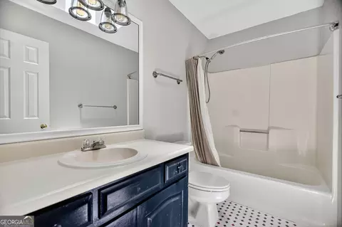Bath - 123 Brittney Ln, Lagrange, GA 30240 photo 2 of 4