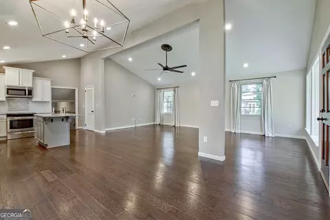 Living - 506 Glenridge Rd, Lagrange, GA 30240 photo 2 of 5