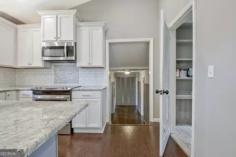 Entry Way - 506 Glenridge Rd, Lagrange, GA 30240 photo 5 of 8